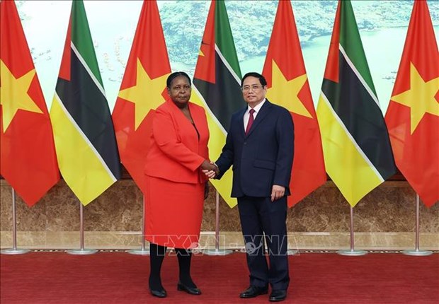 越南政府总理范明政会见莫桑比克议会议长 hinh anh 1