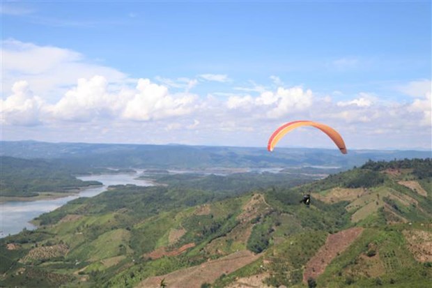 2022年得农省滑翔伞比赛在塔董国家公园举行 hinh anh 1