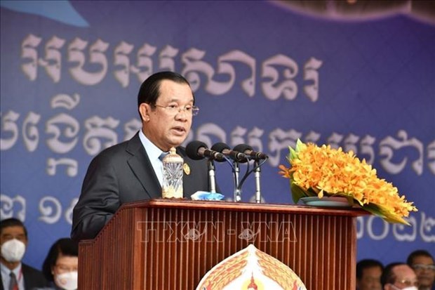 越南共产党领导热烈祝贺柬埔寨人民党建党71周年 hinh anh 1