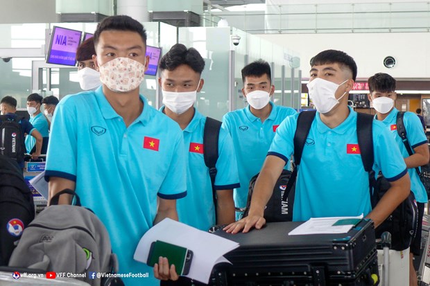 越南U19足球队启程征战2022年东南亚 U19足球锦标赛 hinh anh 1