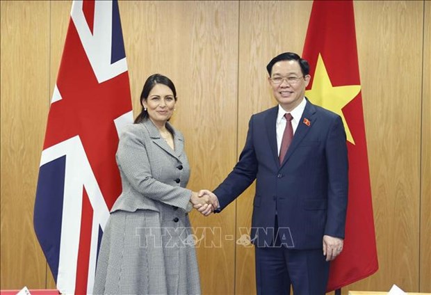 越南国会主席王廷惠会见英国副首相兼司法部长和内政大臣 hinh anh 2