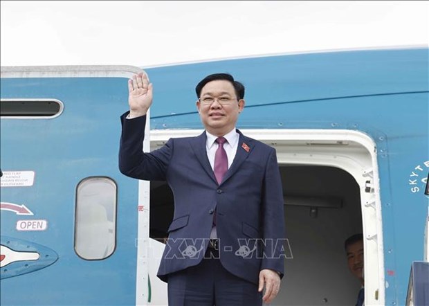 越南国会主席王廷惠回到河内 圆满结束对匈牙利和英国的正式访问 hinh anh 1