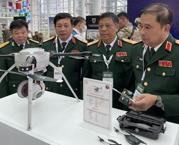 越南国防部代表团参加2022年国防工业展览会 hinh anh 1