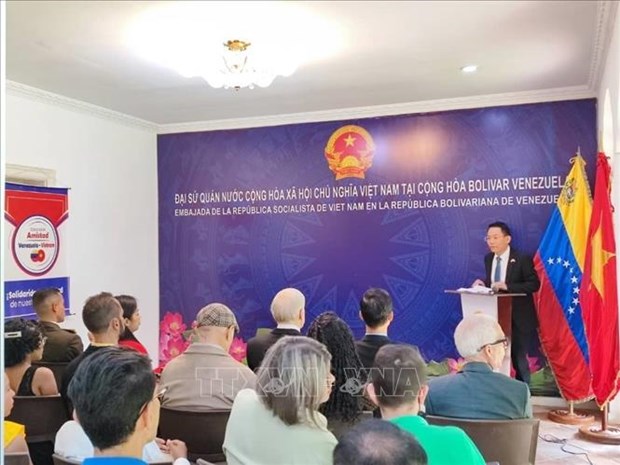 越南驻委内瑞拉大使馆举行越南语基础课程结业典礼 hinh anh 1