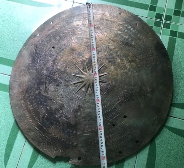 同塔省发现距今约2000-2300年的东山铜鼓 hinh anh 1