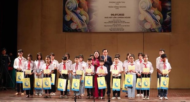 越南国家副主席武氏映春出席为特困儿童筹款的“梦想音乐会” hinh anh 2