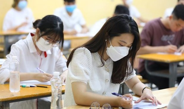 越南2022年高中毕业考试：考生参加第一门科目考试 hinh anh 1