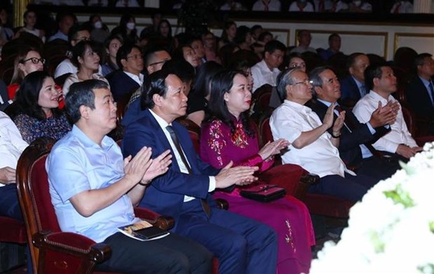 越南国家副主席武氏映春出席为特困儿童筹款的“梦想音乐会” hinh anh 1