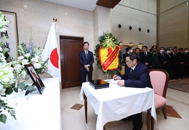 越南高级领导人在纪念簿上留言 吊唁日本前首相安倍晋三 hinh anh 3