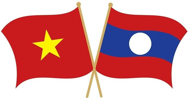 越南驻老挝琅勃拉邦总领事向老挝领导递交委任书 hinh anh 1