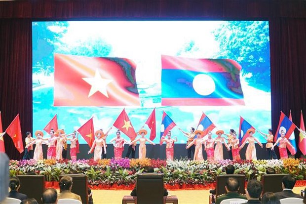 庆祝越老关系60周年：老挝一如既往重视发展越老伟大团结和友谊关系 hinh anh 1