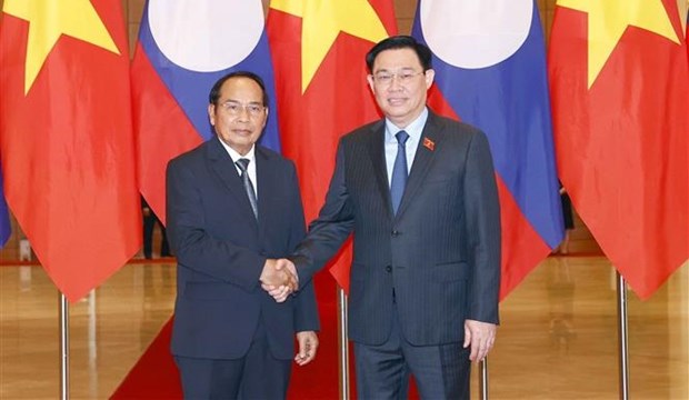 越南国会主席王廷惠会见老挝国家副主席本通•吉玛尼 hinh anh 1