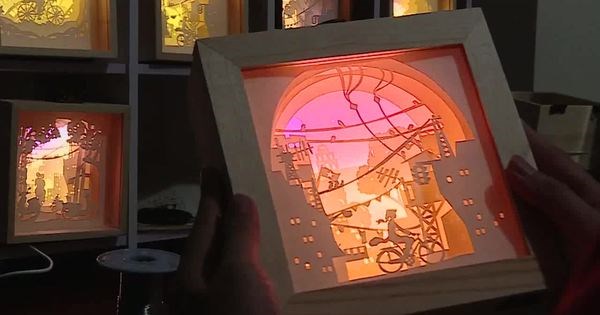河内年轻设计师用剪纸艺术灯具点亮河内的记忆 hinh anh 1