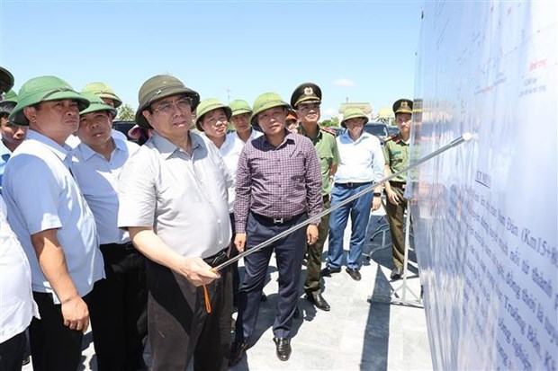 越南政府总理范明政视察并指导解决乂安省各工程项目遇到的障碍 hinh anh 1