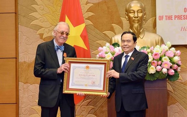 越南向各国议会联盟前秘书长授予友谊勋章 hinh anh 2