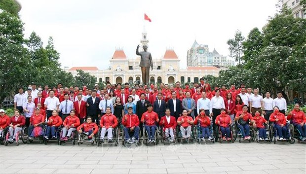 越南残疾人体育代表团抵达印尼 开始参加第11届东南亚残疾人运动会 hinh anh 1