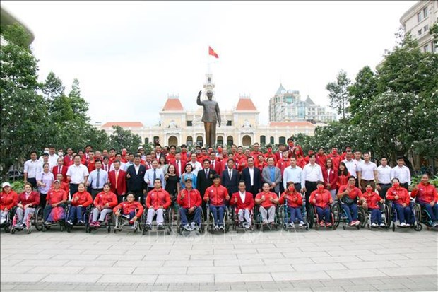 越南国旗在2022年东南亚残疾人运动会上高高飘扬 hinh anh 1