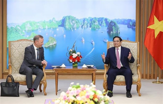 越南政府总理范明政会见英国驻越南大使 hinh anh 1