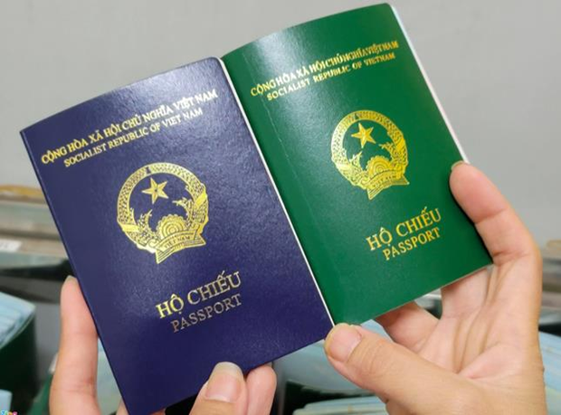 越南驻捷克大使馆在新版护照上注明出生地 hinh anh 1