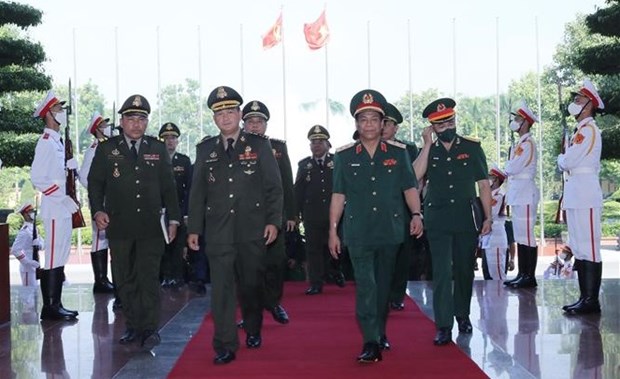 柬埔寨王家军队代表团对越南进行正式访问 hinh anh 1