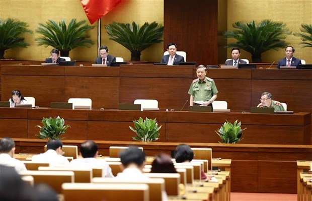国会常委会第14次会议：公安部部长苏林就新版护照问题作进一步说明 hinh anh 1