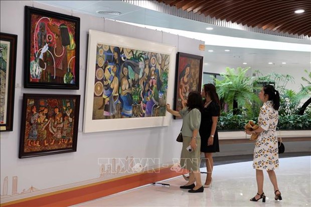 越南美术协会年度举行的中南部和西原地区美术展拉开序幕 hinh anh 1
