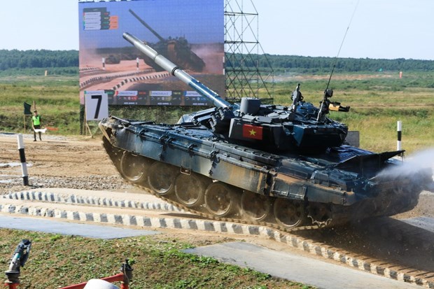 2022年国际军事比赛：越南坦克第二车组以射击科目5发4中成绩完赛 hinh anh 1