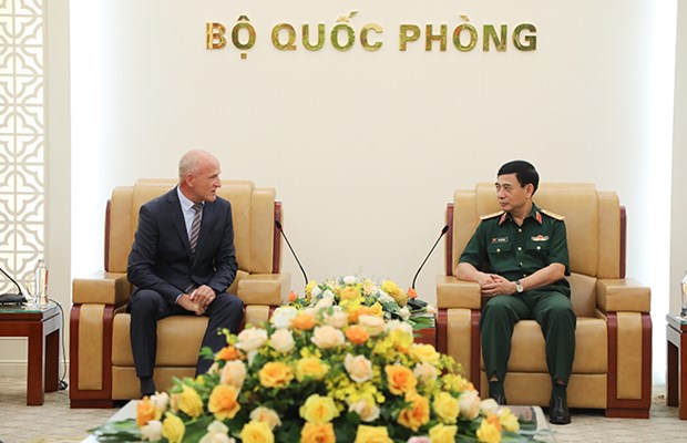 越南国防部长潘文江会见俄罗斯药材和精油研究院科学家和领导 hinh anh 1