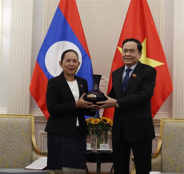 越南国会常务副主席陈青敏会见老挝国会秘书长平坎·拉萨西玛 hinh anh 1