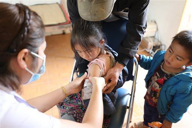 越南8月24日报告新增新冠肺炎康复病例超过1.4万例 hinh anh 1