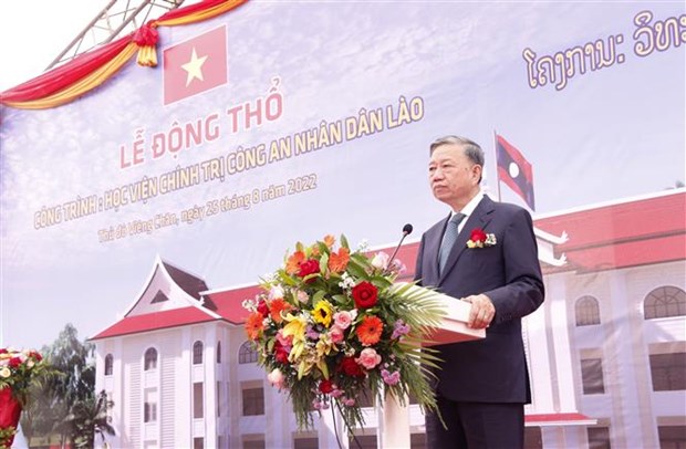 老挝领导人高度评价老挝公安部与越南公安部的合作成效 hinh anh 2