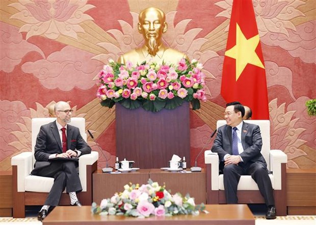 越南国会主席王廷惠会见加拿大驻越南大使肖恩·佩里·施泰尔 hinh anh 1