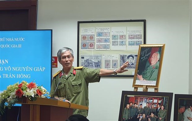 越南国家档案局接收有关武元甲大将的资料图片 hinh anh 2