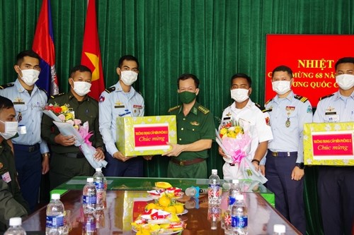 二号边防中专学校举行柬埔寨学员越南语培训班结业典礼 hinh anh 1