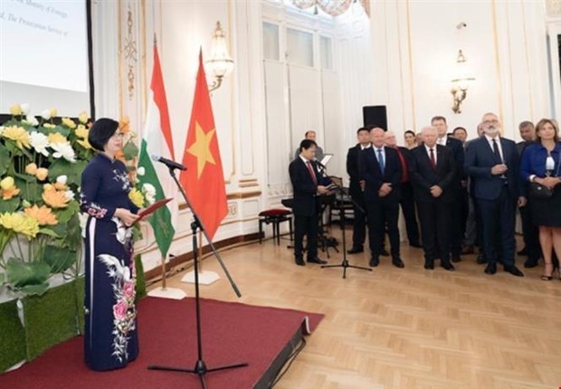 越南国庆77周年：老挝驻俄罗斯大使馆对越南大使馆表示祝贺 匈牙利外交与对外经济部副部长高度评价匈越关系 hinh anh 1