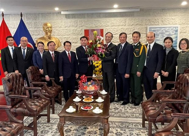 老挝驻泰国和澳大利亚大使馆庆祝越南共和国成立77周年 hinh anh 1