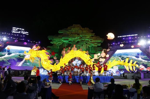 巨型中秋灯笼游行活动是宣光城市节的亮点 hinh anh 1