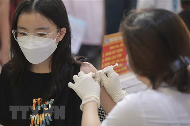 广宁省努力提高学生新冠疫苗接种覆盖率 确保新学年安全有序 hinh anh 1