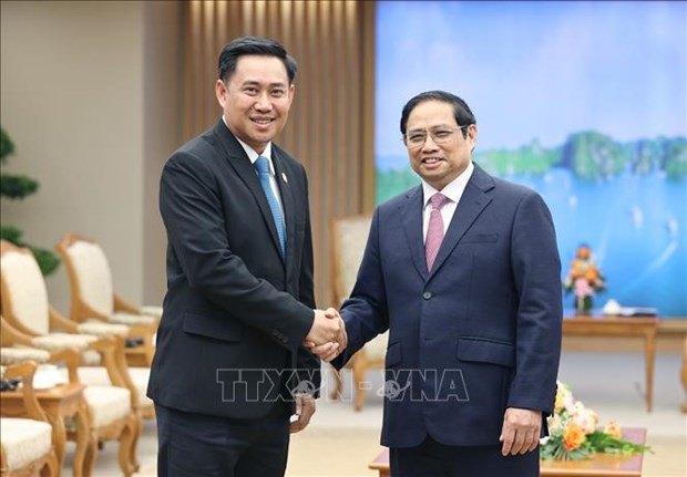 越南政府总理范明政会见老挝总理府办公厅主任阿伦赛 hinh anh 1