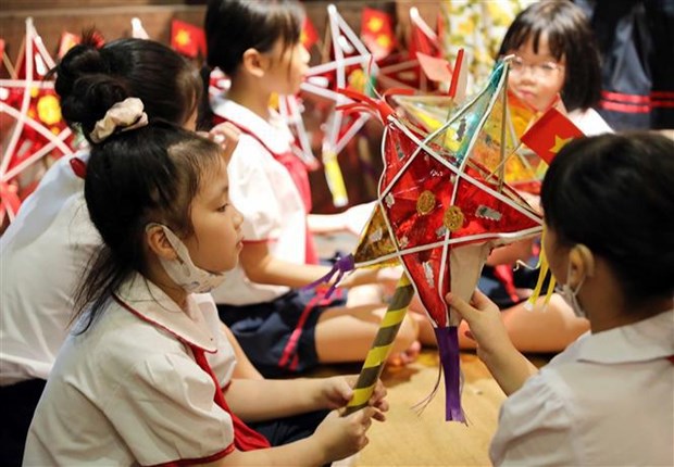 越南国家主席阮春福向全国少年儿童致以中秋节的祝福 hinh anh 2