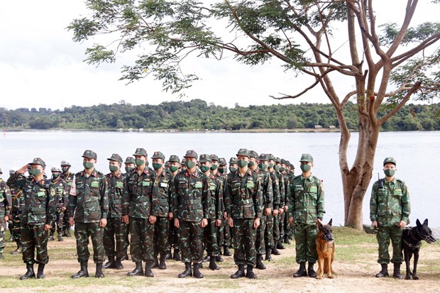 老越柬三国军队联合救援演练首次在万象正式开幕 hinh anh 2