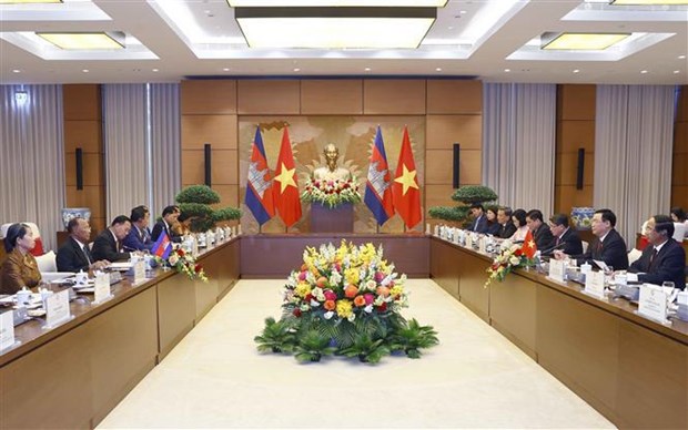 越南国会主席王廷惠与柬埔寨王国国会主席韩桑林举行会谈 hinh anh 2