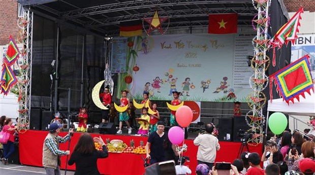 数千名儿童在德国首都欢庆中秋节 hinh anh 1