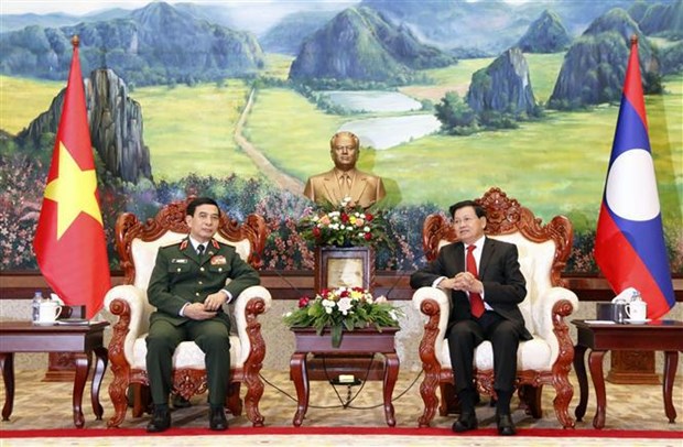 老挝党和国家领导人会见越南国防部长潘文江 hinh anh 1