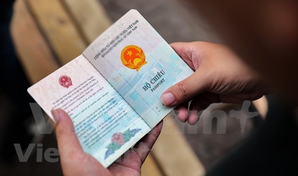 越南公安部将从2022年9月15日起在护照备注页上添加“出生地”信息 hinh anh 1