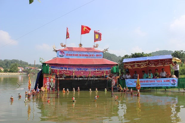 独具特色的越南海阳省水上木偶戏正在上演 hinh anh 1