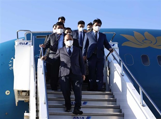 越南国家主席阮春福抵达东京 开始出席日本前首相安倍国葬 hinh anh 1