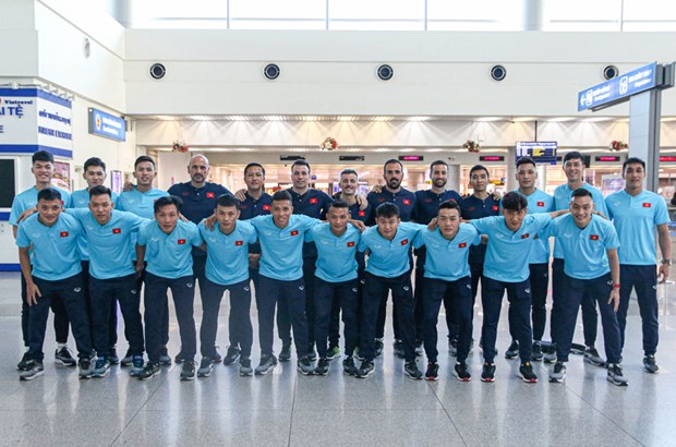 越南五人制足球队前往科威特参加亚洲五人制足球锦标赛 hinh anh 1
