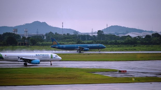 第四号台风过后越航飞往中部各机场的航班恢复运营 hinh anh 1