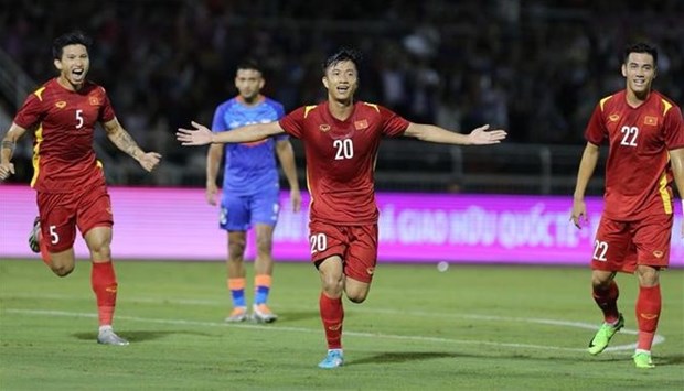 越南国足FIFA排名上升一位 排名第96位 hinh anh 1